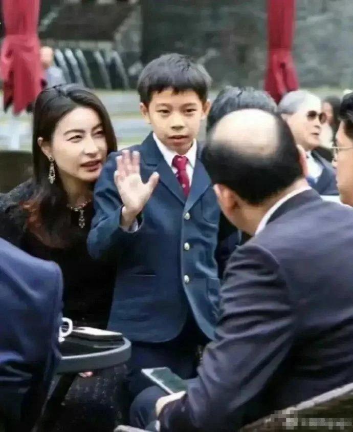 霍中曦:长得不像爸爸霍启刚爷爷霍震霆,反而像太爷爷