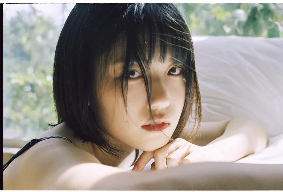 00后学妹夏日清新写真图片