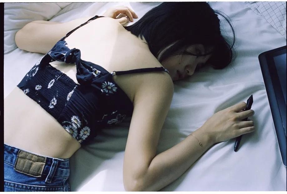 00后学妹夏日清新写真图片
