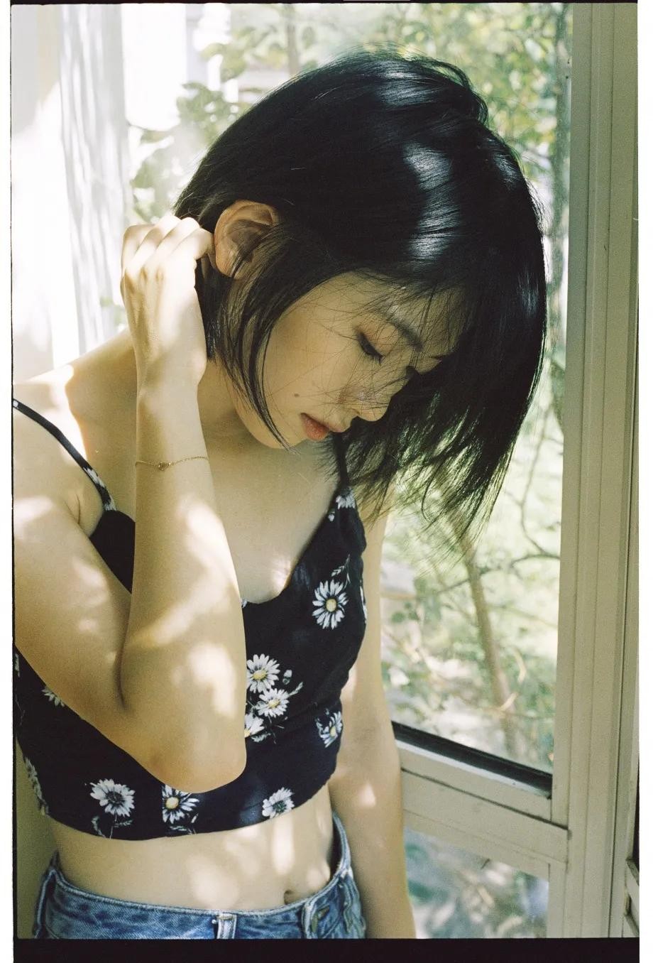 00后学妹夏日清新写真图片