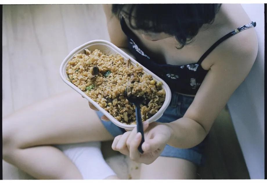 00后学妹夏日清新写真图片