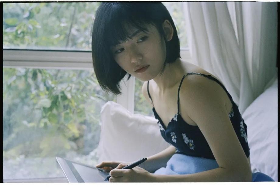 00后学妹夏日清新写真图片