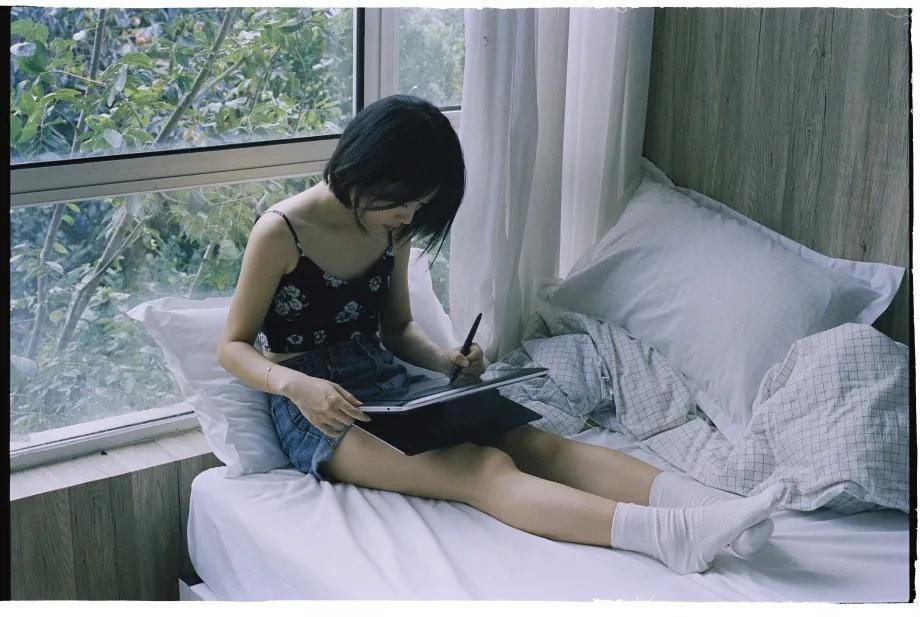 00后学妹夏日清新写真图片