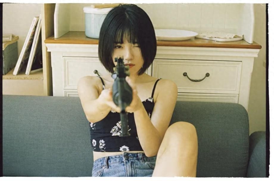 00后学妹夏日清新写真图片