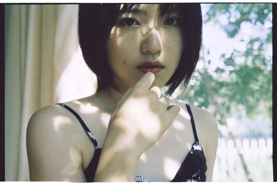 00后学妹夏日清新写真图片