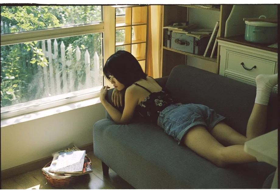 00后学妹夏日清新写真图片