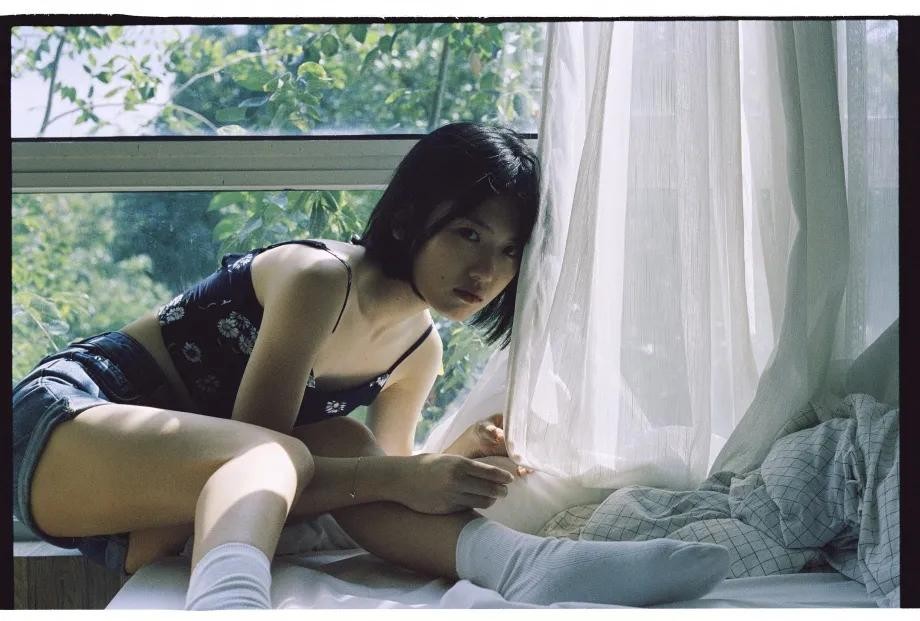 00后学妹夏日清新写真图片