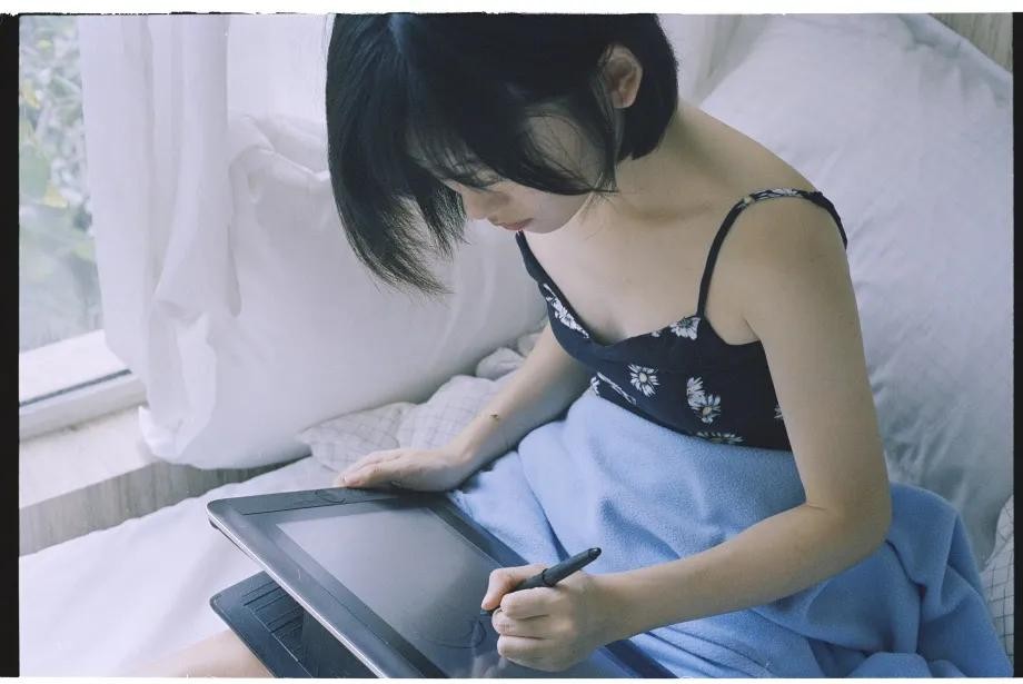 00后学妹夏日清新写真图片