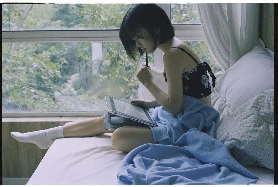 00后学妹夏日清新写真图片