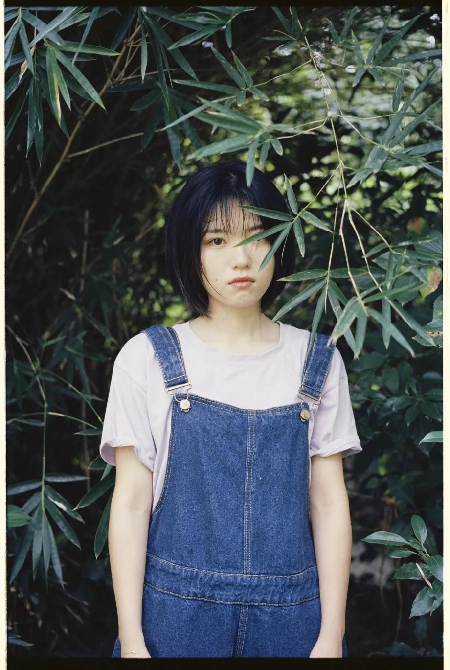 00后学妹夏日清新写真图片