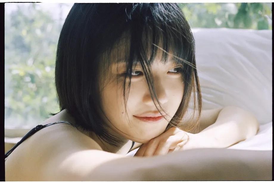 00后学妹夏日清新写真图片