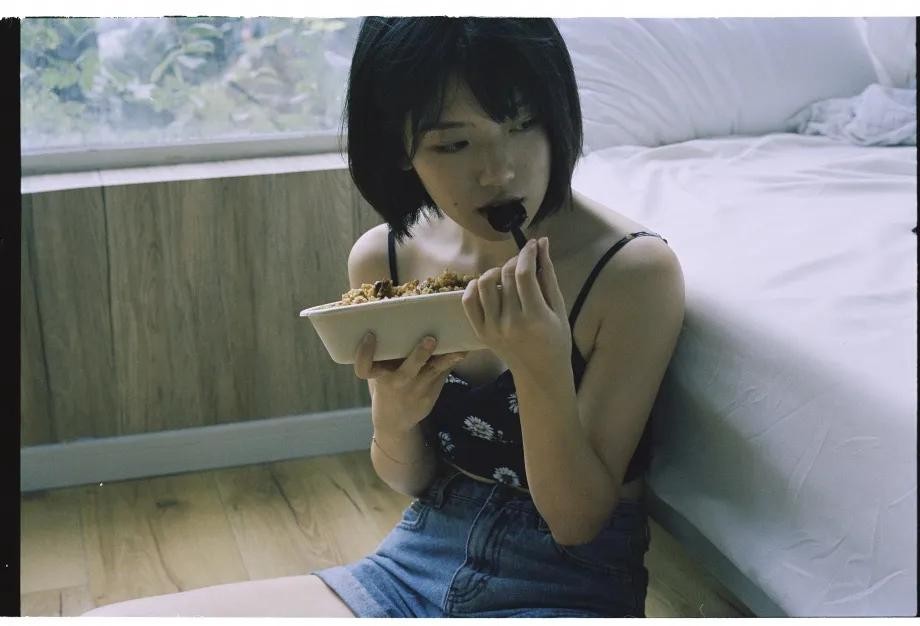 00后学妹夏日清新写真图片
