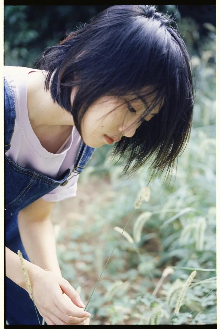 00后学妹夏日清新写真图片