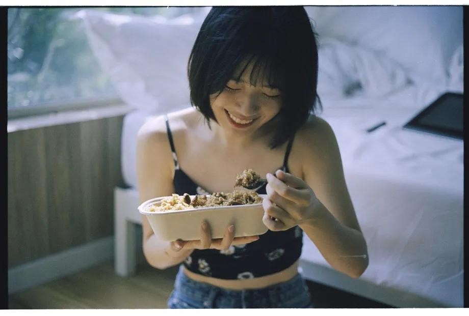 00后学妹夏日清新写真图片
