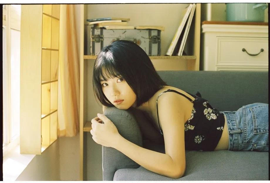 00后学妹夏日清新写真图片