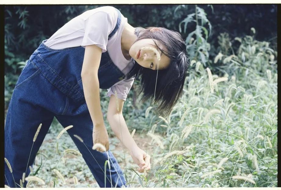 00后学妹夏日清新写真图片