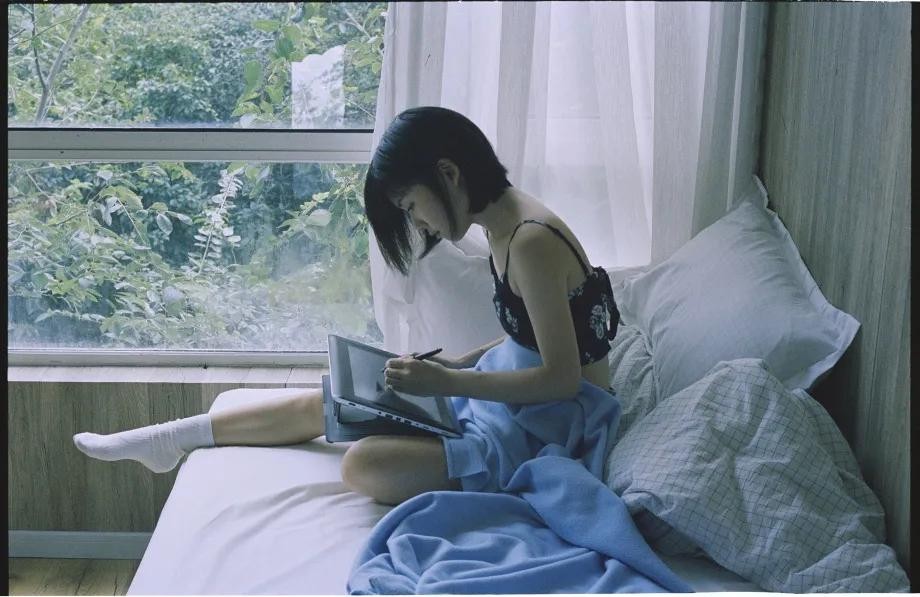 00后学妹夏日清新写真图片