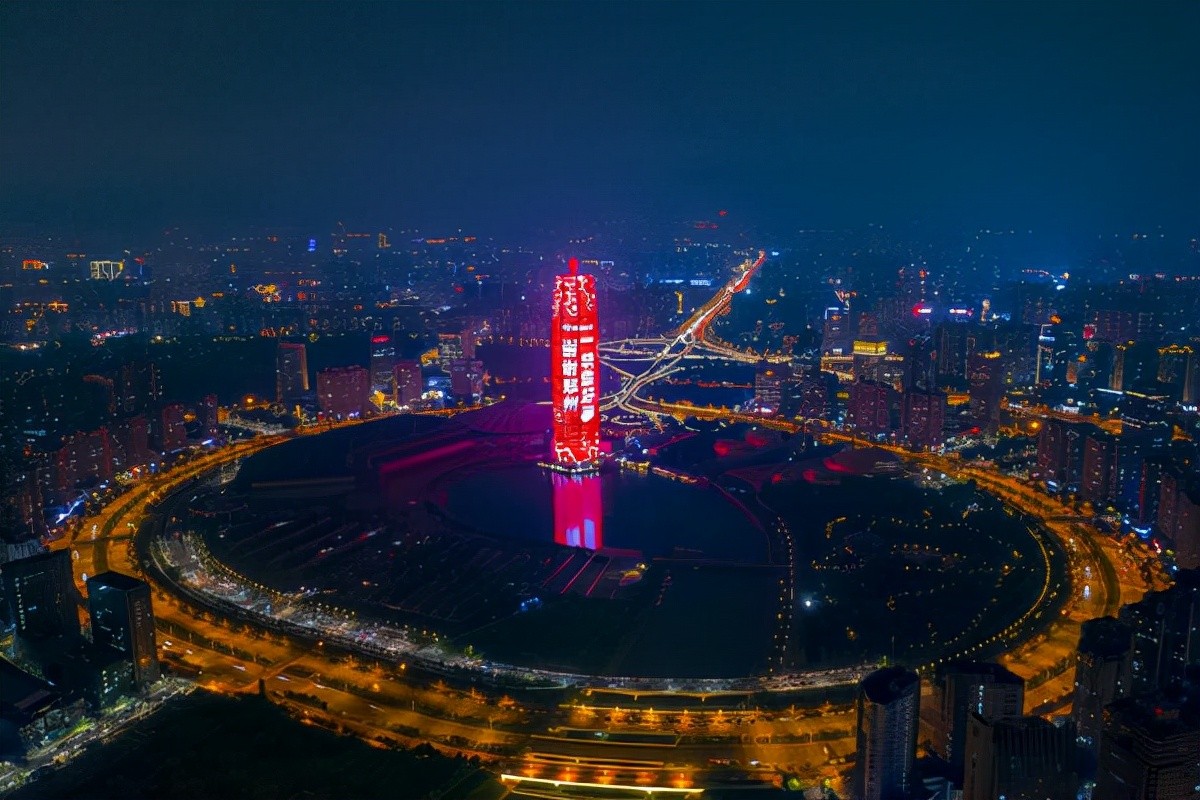 加油郑州,加油河南!时隔40余天,郑州“大玉米”再次点亮夜空