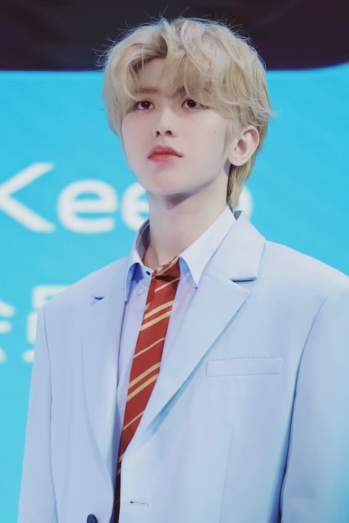 ikun集合啦,你的百变男孩蔡徐坤壁纸合辑