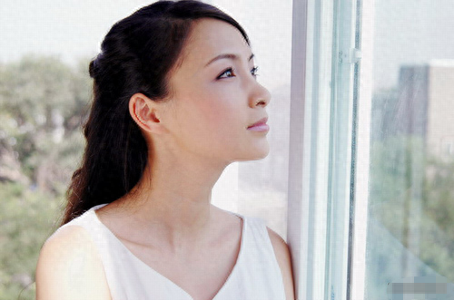 主持人路一鸣:娶校花学妹,45岁离开央视,如今开启了第二人生