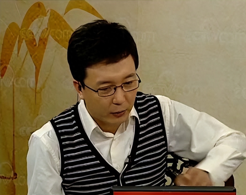 主持人路一鸣:娶校花学妹,45岁离开央视,如今开启了第二人生
