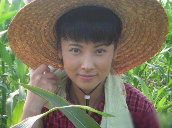 演员杨明娜41岁结婚,高龄生子,44岁与老公田亮离婚,如今怎