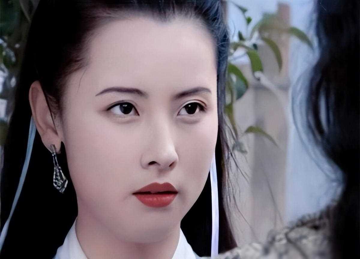 演员杨明娜41岁结婚,高龄生子,44岁与老公田亮离婚,如今怎