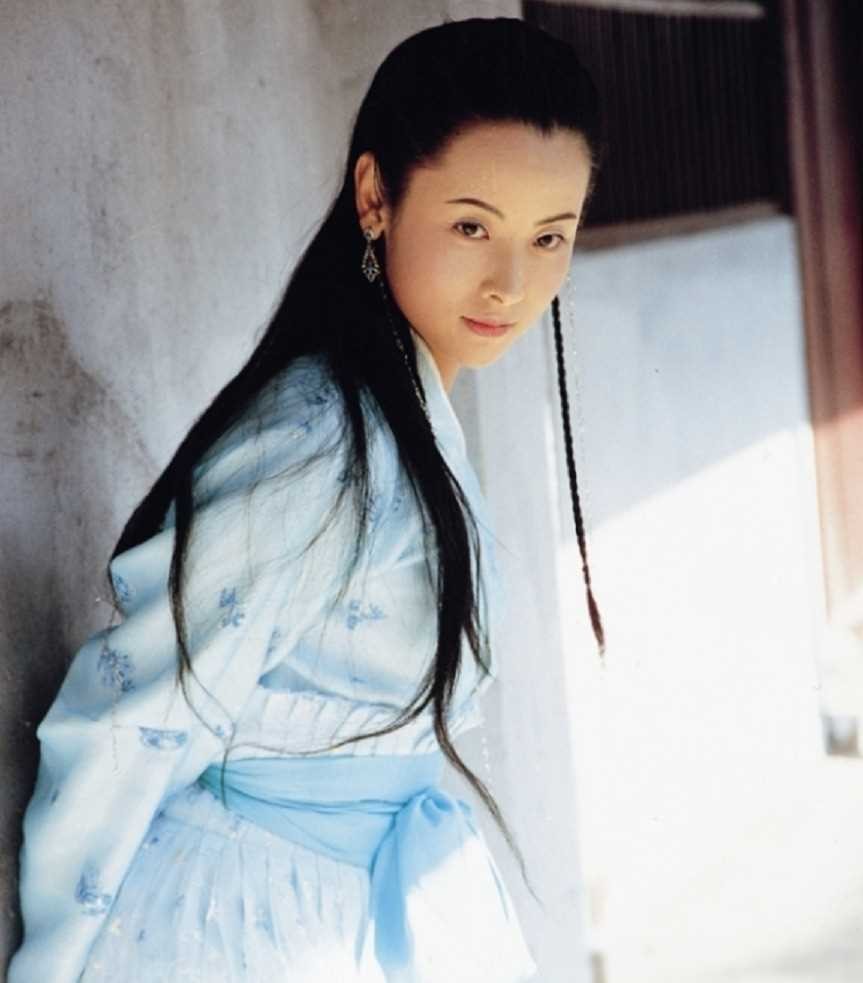 演员杨明娜41岁结婚,高龄生子,44岁与老公田亮离婚,如今怎
