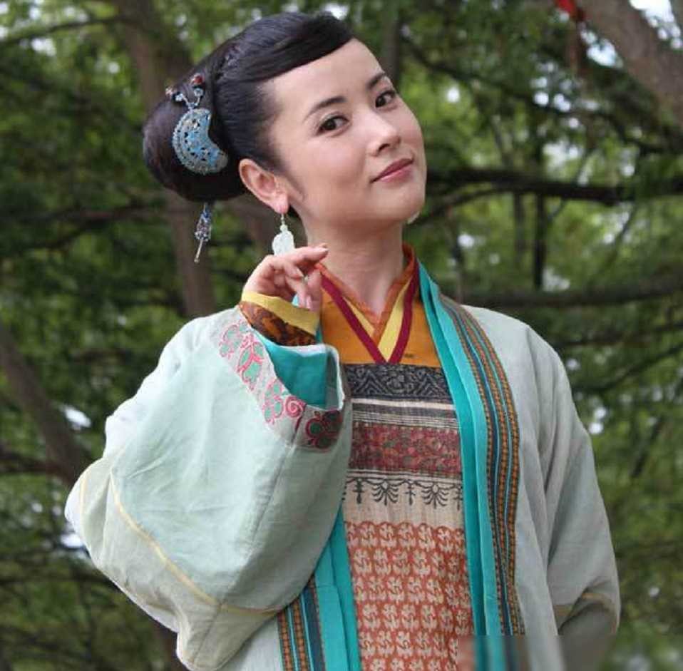演员杨明娜41岁结婚,高龄生子,44岁与老公田亮离婚,如今怎