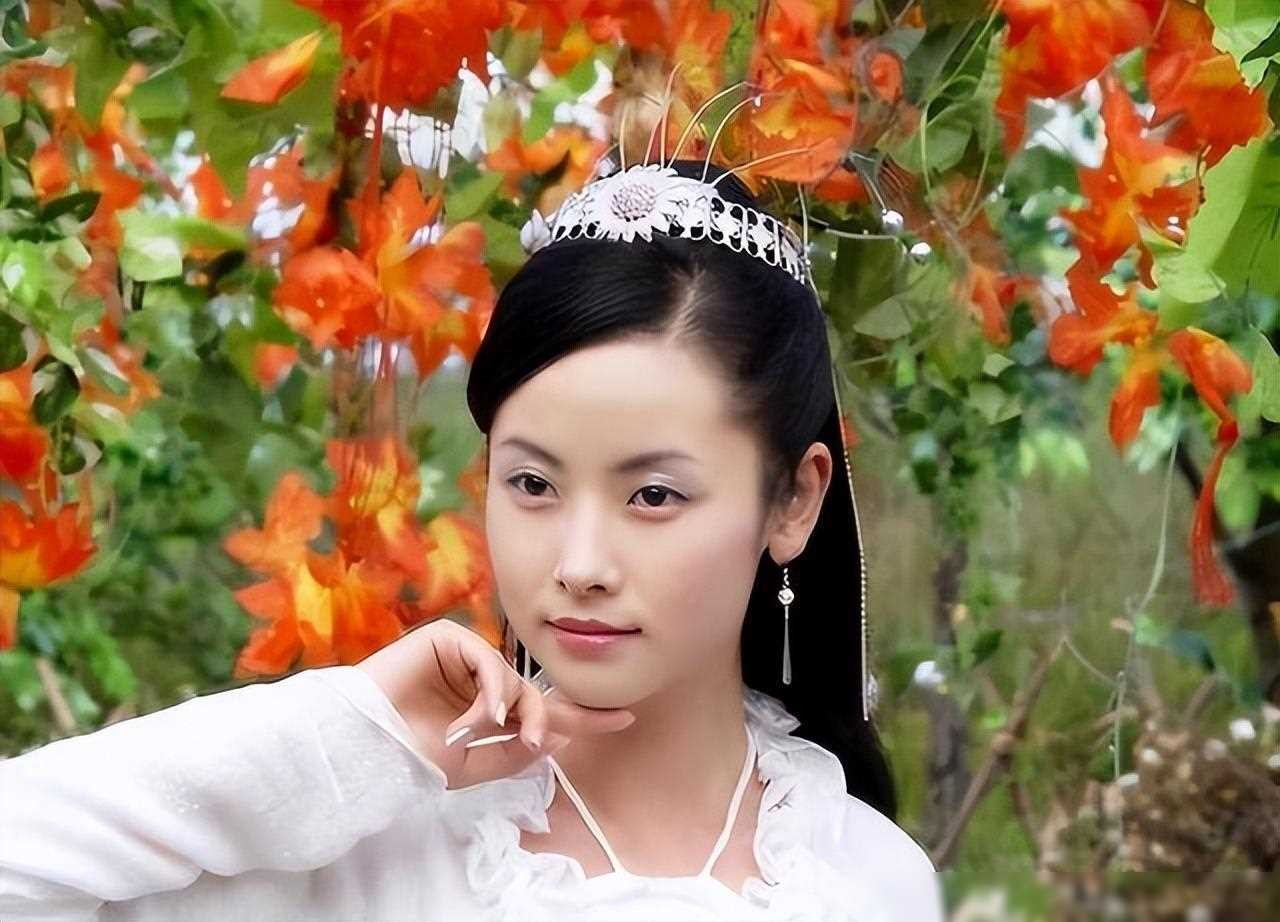 演员杨明娜41岁结婚,高龄生子,44岁与老公田亮离婚,如今怎