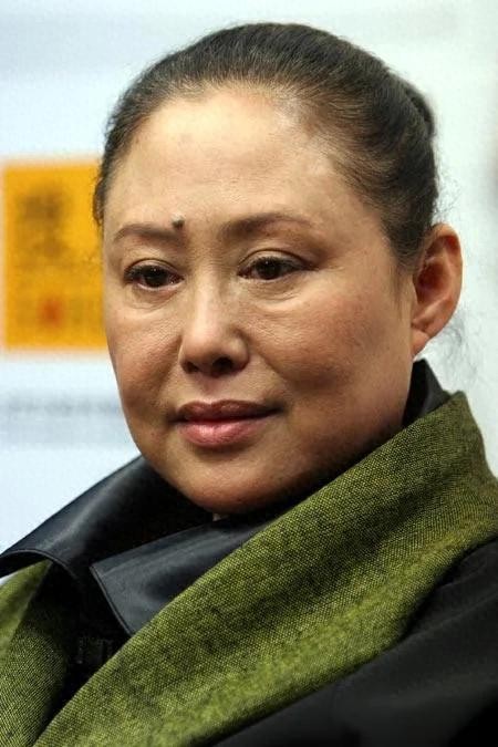 74岁斯琴高娃近况曝光儿子入狱老公离世被除名国家一级演员不后悔