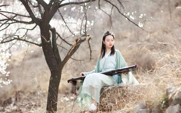美容美发店的联系电话是什么？