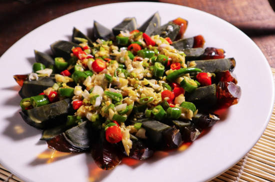 皮蛋豆腐用浇热油吗 皮蛋豆腐放什么油