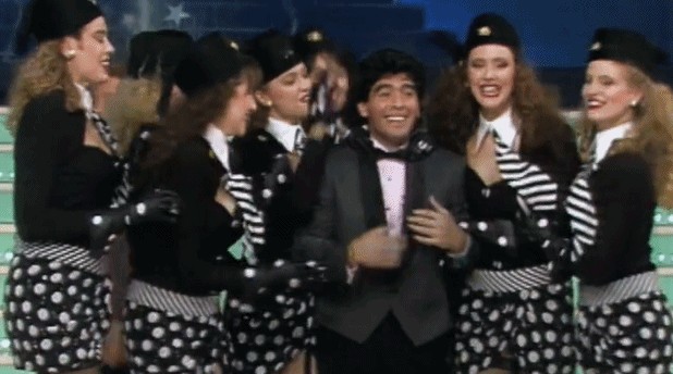 马拉多纳情史:交往超600个女人,为小女友整容,每月付20万