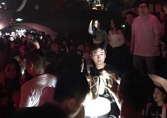 “人仗狗势”赵子易:熬走王思聪多任女友,负面不断为何独得宠爱