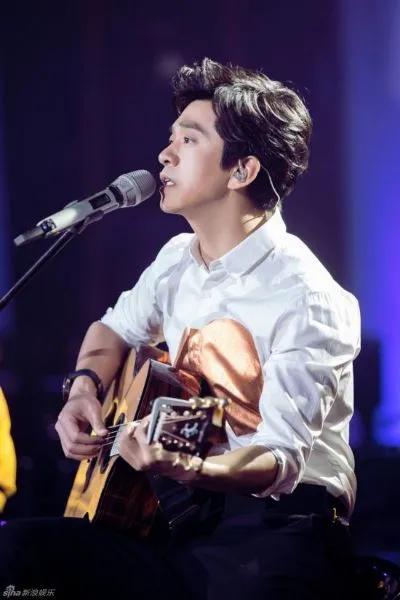 ​李健个人资料 简介 ：大陆歌手，李健的成长经历