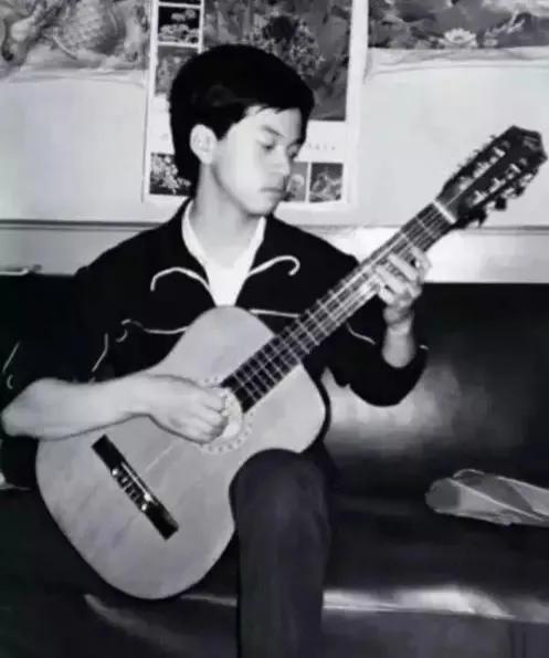 ​李健个人资料 简介 ：大陆歌手，李健的成长经历