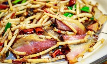 ​鱼腥草咋吃(鱼腥草怎么食用效果好)