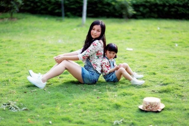 宝宝爱粘人是什么心态(宝宝为何喜欢粘人) 宝宝爱粘人是什么心态(宝宝为何喜欢粘人)