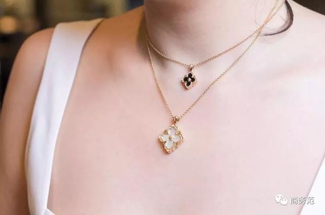 流金岁月袁泉戴的手表(袁泉戴Tiffany姚晨戴萧邦) 流金岁月袁泉戴的手表(袁泉戴Tiffany姚晨戴萧邦)