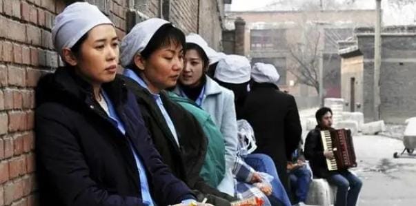 曾是最年轻影后被老公抛弃(与导演同居10年却惨遭分手) 曾是最年轻影后被老公抛弃(与导演同居10年却惨遭分手)