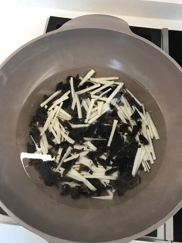 简单的鱼香肉丝步骤 鱼香肉丝鱼香哪里来