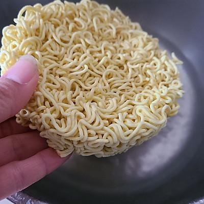 海鲜面不同汤底 一口新年味全家享佳味