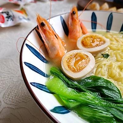 海鲜面不同汤底 一口新年味全家享佳味