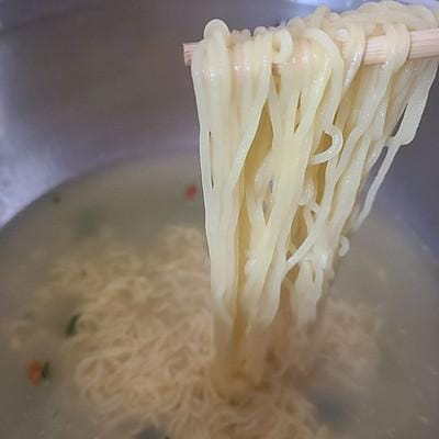 海鲜面不同汤底 一口新年味全家享佳味