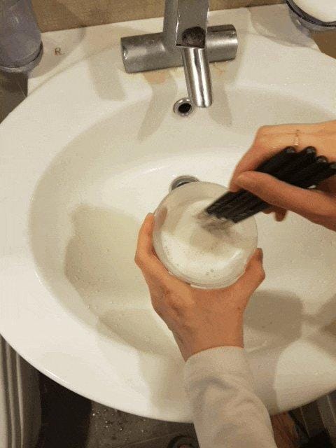 化妆刷能用肥皂洗吗(女人用的化妆刷上) 化妆刷能用肥皂洗吗 女人用的化妆刷上