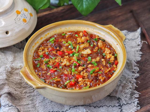 简单的白菜粉丝煲(下饭还好吃的肉末粉丝煲) 简单的白菜粉丝煲 下饭还好吃的肉末粉丝煲