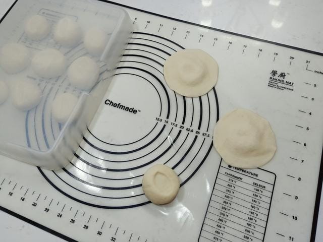 中午吃一碗粥和4个小笼包 晚餐蒸了2锅包子
