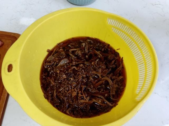 中午吃一碗粥和4个小笼包 晚餐蒸了2锅包子