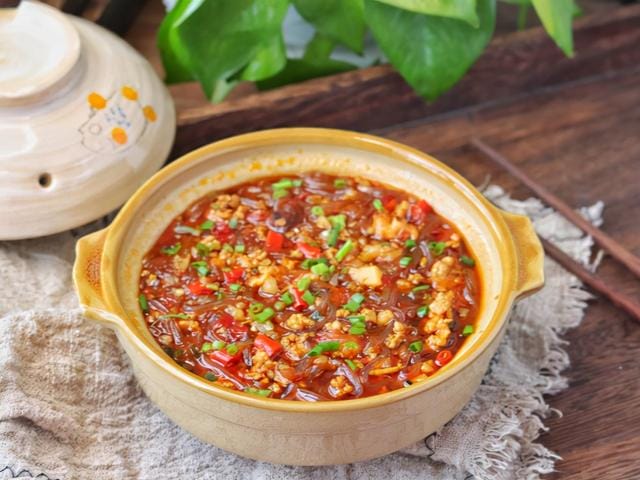 简单的白菜粉丝煲(下饭还好吃的肉末粉丝煲) 简单的白菜粉丝煲 下饭还好吃的肉末粉丝煲